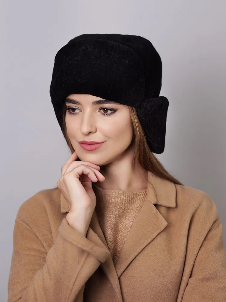 Женские меховые шапки